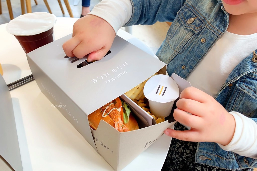 台中Bun Bun 棒棒文心森林店｜文心森林公園超唯美玻璃落地窗，創意潛水艇堡多種吃法早午餐推薦 @飛天璇的口袋