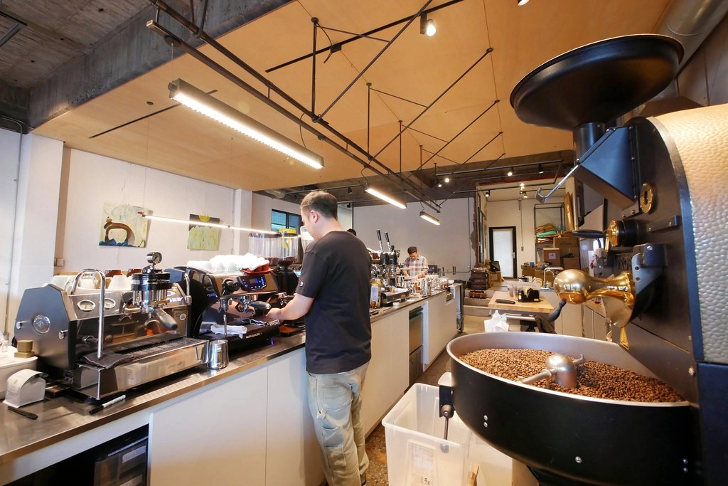 Coffee Stopover Black：Big 7 Travel選為”台灣25間最佳咖啡館”，台中個性化文青風的專業咖啡館 @飛天璇的口袋