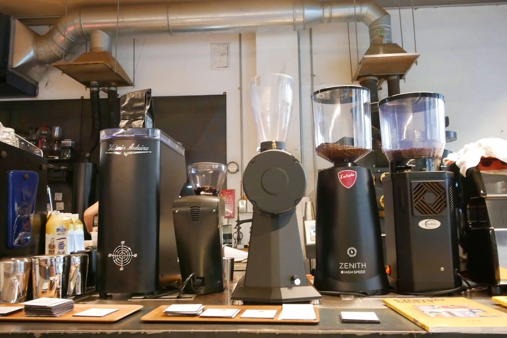 Coffee Stopover Black：Big 7 Travel選為”台灣25間最佳咖啡館”，台中個性化文青風的專業咖啡館 @飛天璇的口袋