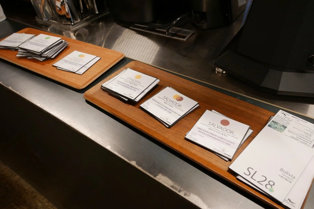 Coffee Stopover Black：Big 7 Travel選為”台灣25間最佳咖啡館”，台中個性化文青風的專業咖啡館 @飛天璇的口袋