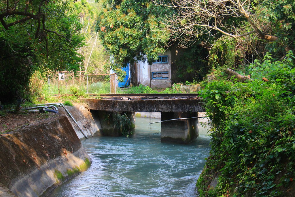 圳磚橋八號隧道｜后里IG拍照打卡小密境，仿佛走進神隱少女場景 @飛天璇的口袋