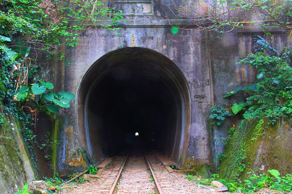 圳磚橋八號隧道｜后里IG拍照打卡小密境，仿佛走進神隱少女場景 @飛天璇的口袋