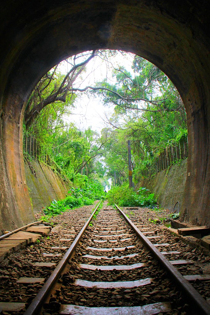 圳磚橋八號隧道｜后里IG拍照打卡小密境，仿佛走進神隱少女場景 @飛天璇的口袋