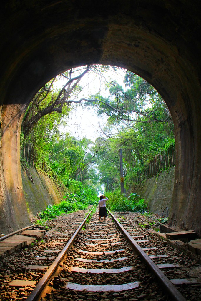 圳磚橋八號隧道｜后里IG拍照打卡小密境，仿佛走進神隱少女場景 @飛天璇的口袋