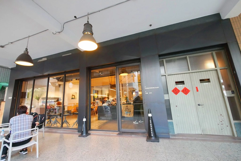 Coffee Stopover Black：Big 7 Travel選為”台灣25間最佳咖啡館”，台中個性化文青風的專業咖啡館 @飛天璇的口袋