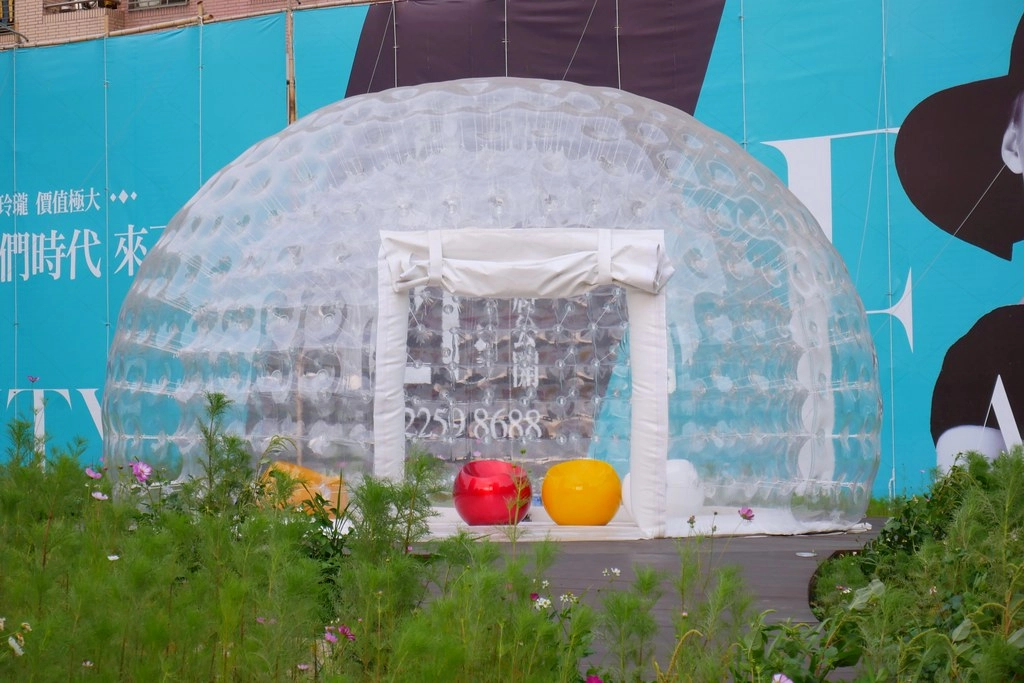 台中巨型泡泡屋：還有可愛的波斯菊花海~台中IG打卡免費景點！ @飛天璇的口袋