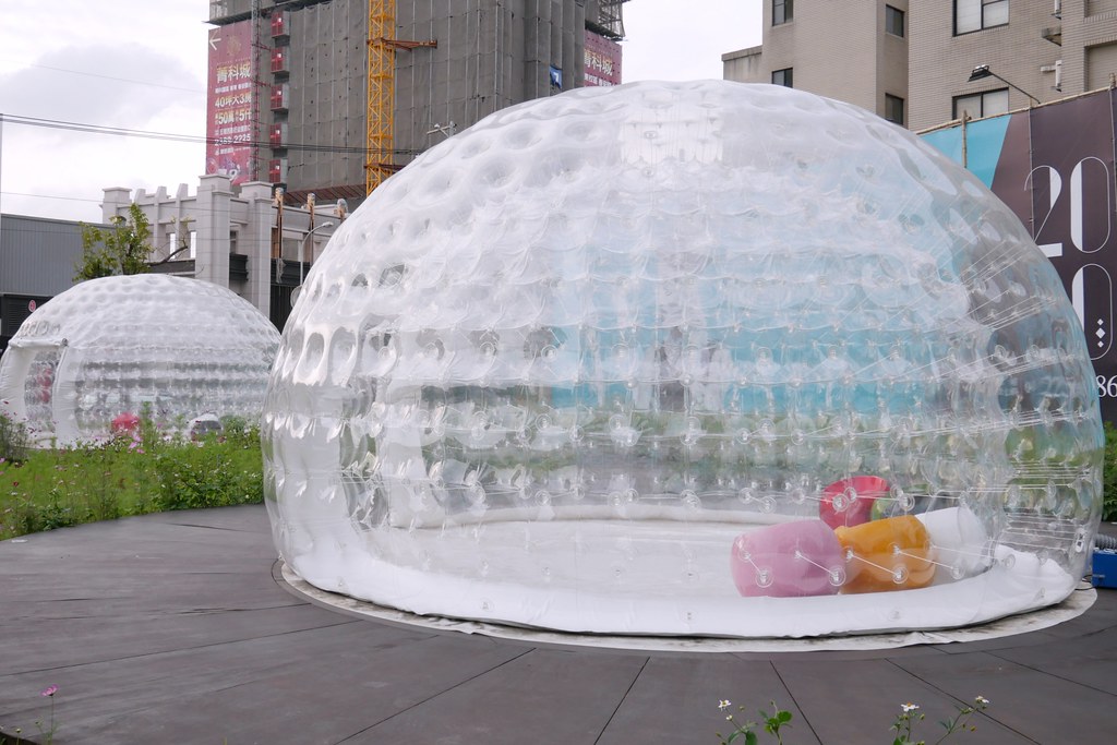 台中巨型泡泡屋：還有可愛的波斯菊花海~台中IG打卡免費景點！ @飛天璇的口袋