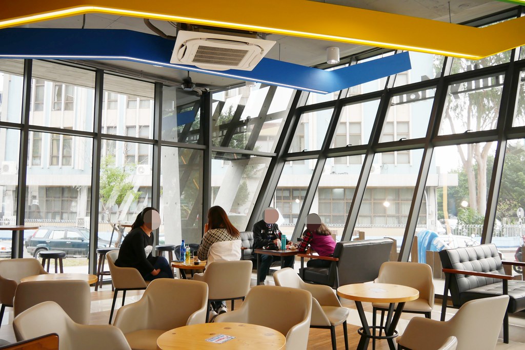 台中體育大學全家便利商店！以棒球為主題的全家便利商店，可愛又好拍，抹茶霜淇淋新上市~ @飛天璇的口袋