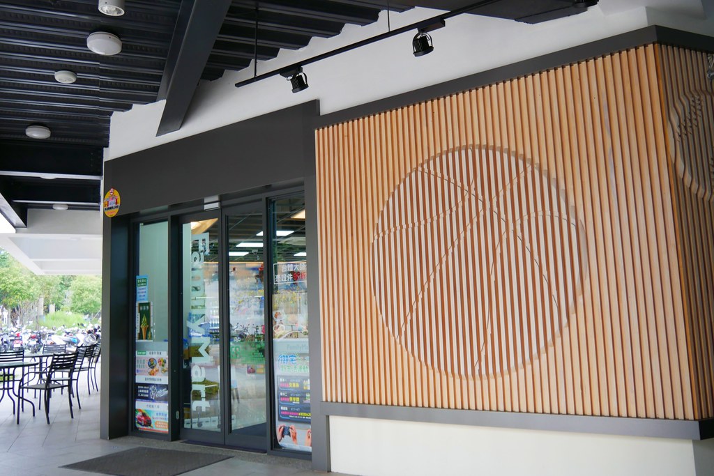 台中體育大學全家便利商店！以棒球為主題的全家便利商店，可愛又好拍，抹茶霜淇淋新上市~ @飛天璇的口袋