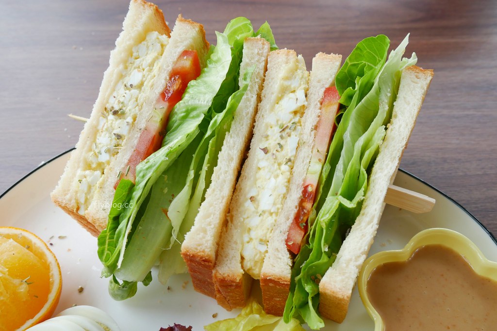 山水啡｜擁有大片綠地和田園風情，漂亮落地窗建築，新社新開幕景觀餐廳 @飛天璇的口袋