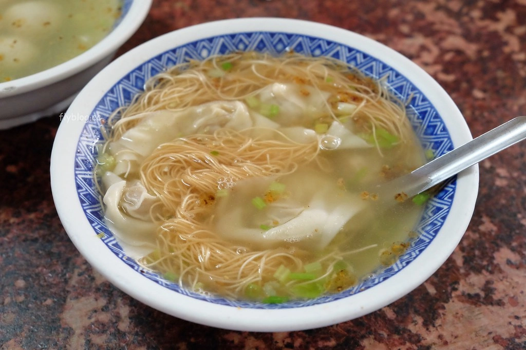 台中沙鹿｜沙鹿肉圓仔湯餛飩湯．沙鹿三角公園斜對面，招牌雞絲麵肉圓仔湯加餛飩 @飛天璇的口袋