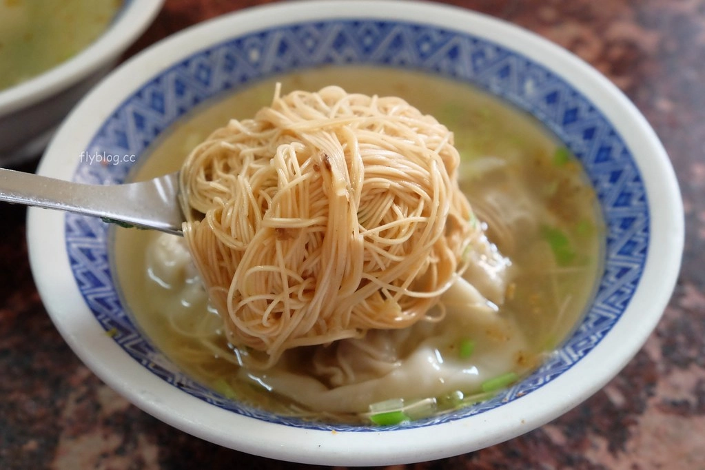 台中沙鹿｜沙鹿肉圓仔湯餛飩湯．沙鹿三角公園斜對面，招牌雞絲麵肉圓仔湯加餛飩 @飛天璇的口袋