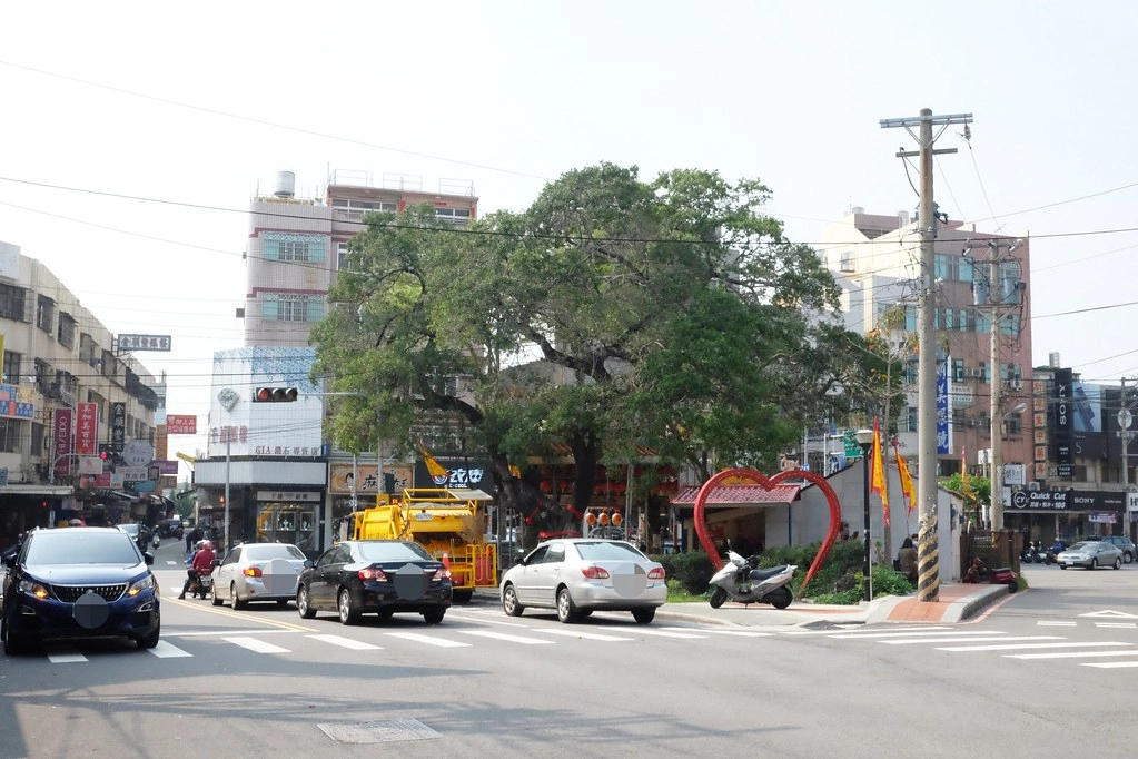 台中沙鹿｜沙鹿肉圓仔湯餛飩湯．沙鹿三角公園斜對面，招牌雞絲麵肉圓仔湯加餛飩 @飛天璇的口袋