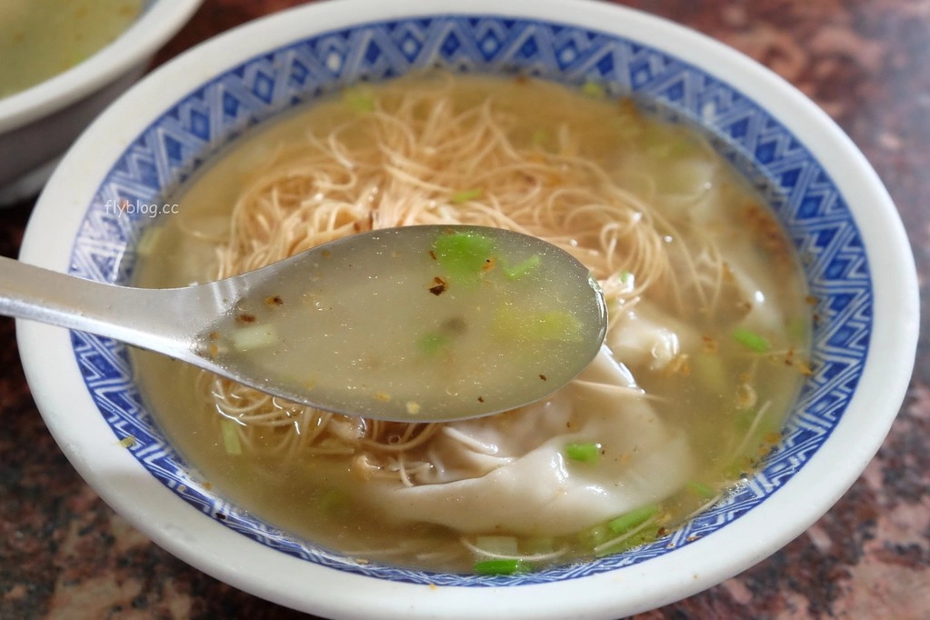 台中沙鹿｜沙鹿肉圓仔湯餛飩湯．沙鹿三角公園斜對面，招牌雞絲麵肉圓仔湯加餛飩 @飛天璇的口袋