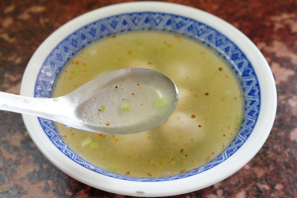 台中沙鹿｜沙鹿肉圓仔湯餛飩湯．沙鹿三角公園斜對面，招牌雞絲麵肉圓仔湯加餛飩 @飛天璇的口袋