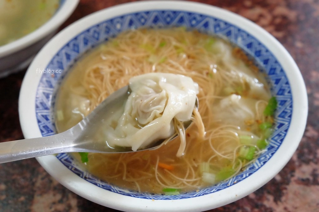 台中沙鹿｜沙鹿肉圓仔湯餛飩湯．沙鹿三角公園斜對面，招牌雞絲麵肉圓仔湯加餛飩 @飛天璇的口袋