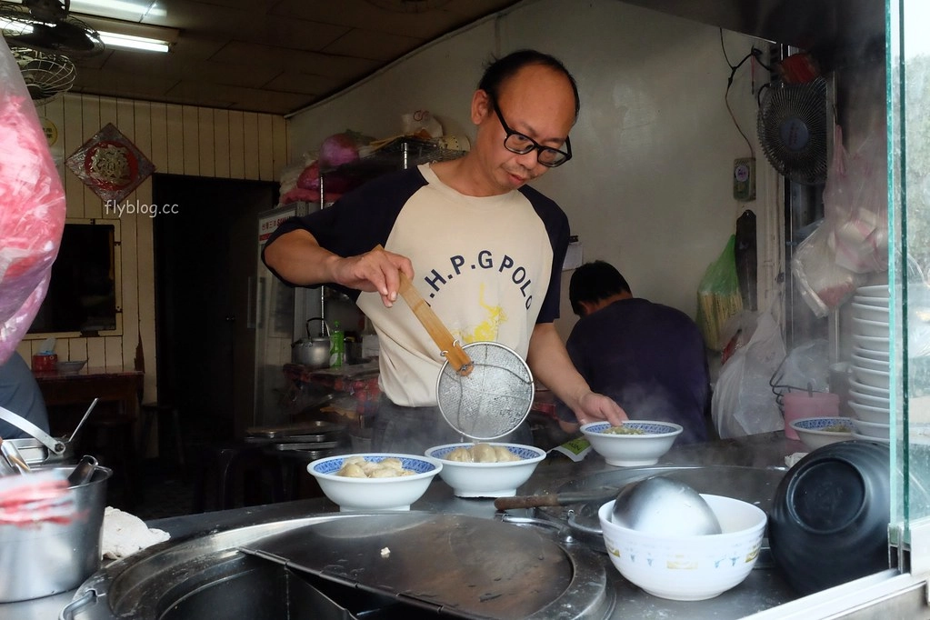 台中沙鹿｜沙鹿肉圓仔湯餛飩湯．沙鹿三角公園斜對面，招牌雞絲麵肉圓仔湯加餛飩 @飛天璇的口袋