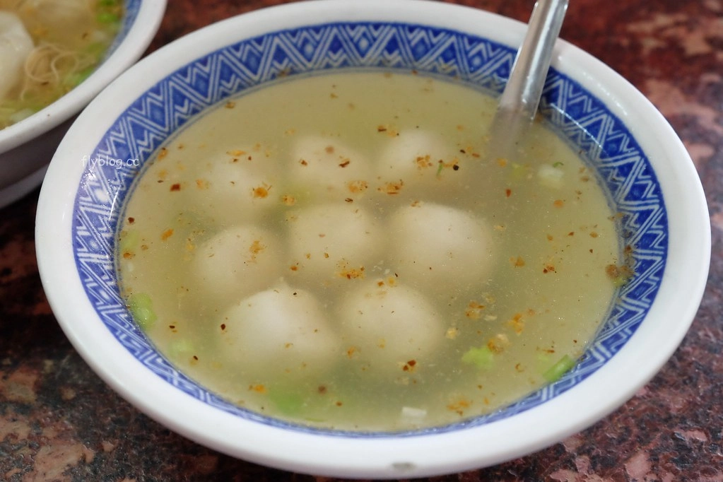 台中沙鹿｜沙鹿肉圓仔湯餛飩湯．沙鹿三角公園斜對面，招牌雞絲麵肉圓仔湯加餛飩 @飛天璇的口袋