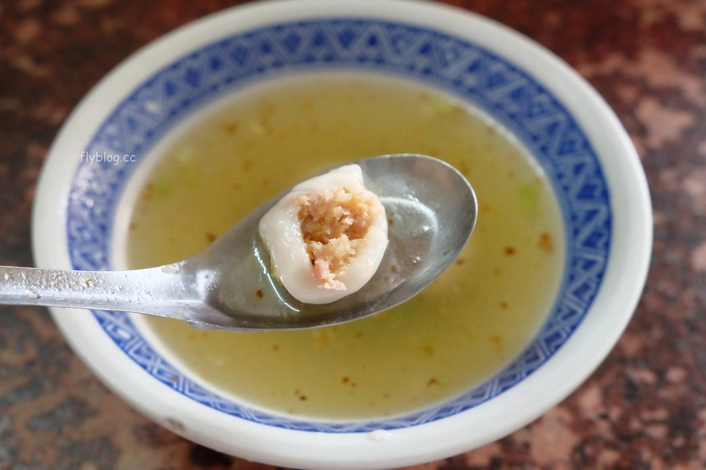台中沙鹿｜沙鹿肉圓仔湯餛飩湯．沙鹿三角公園斜對面，招牌雞絲麵肉圓仔湯加餛飩 @飛天璇的口袋