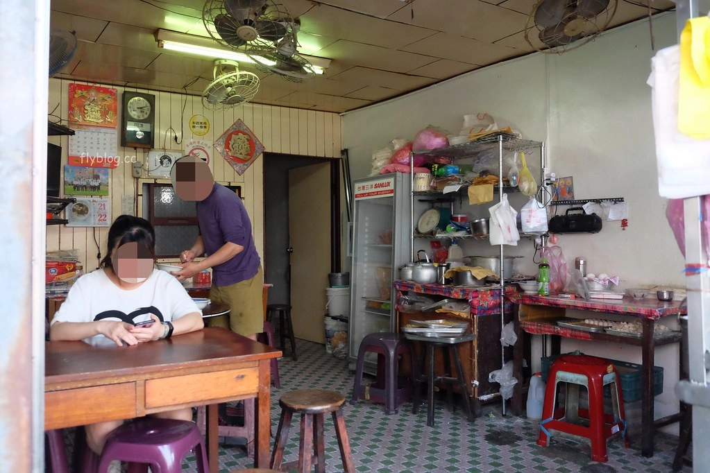 台中沙鹿｜沙鹿肉圓仔湯餛飩湯．沙鹿三角公園斜對面，招牌雞絲麵肉圓仔湯加餛飩 @飛天璇的口袋