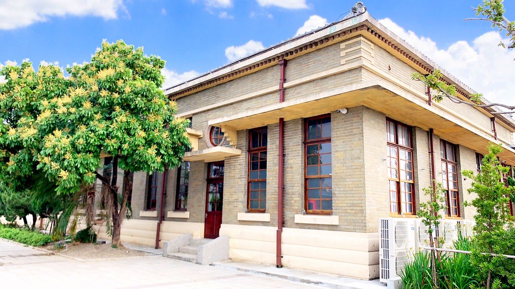 台中東區｜湧泉公園．帝國製糖廠6公頃湖濱公園，歷史古蹟變得很悠閒 @飛天璇的口袋