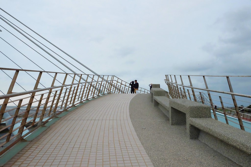 台中清水｜高美溼地，日本人一生必遊一次的景點，全球六大絕美天空之鏡 @飛天璇的口袋