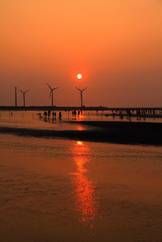 台中清水｜高美溼地，日本人一生必遊一次的景點，全球六大絕美天空之鏡 @飛天璇的口袋