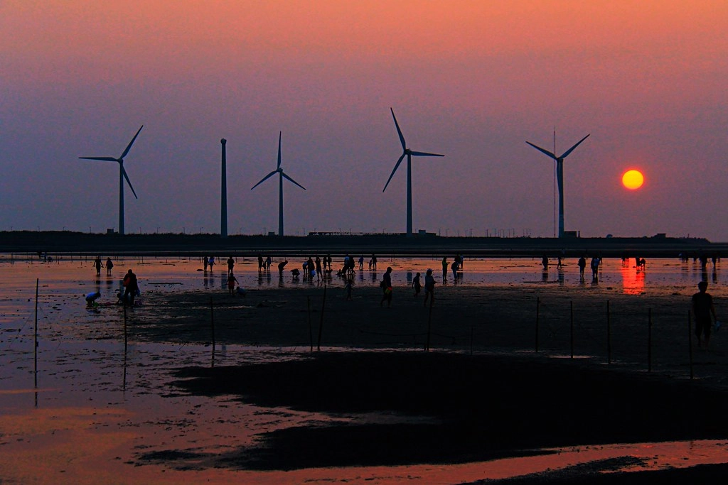 台中清水｜高美溼地，日本人一生必遊一次的景點，全球六大絕美天空之鏡 @飛天璇的口袋