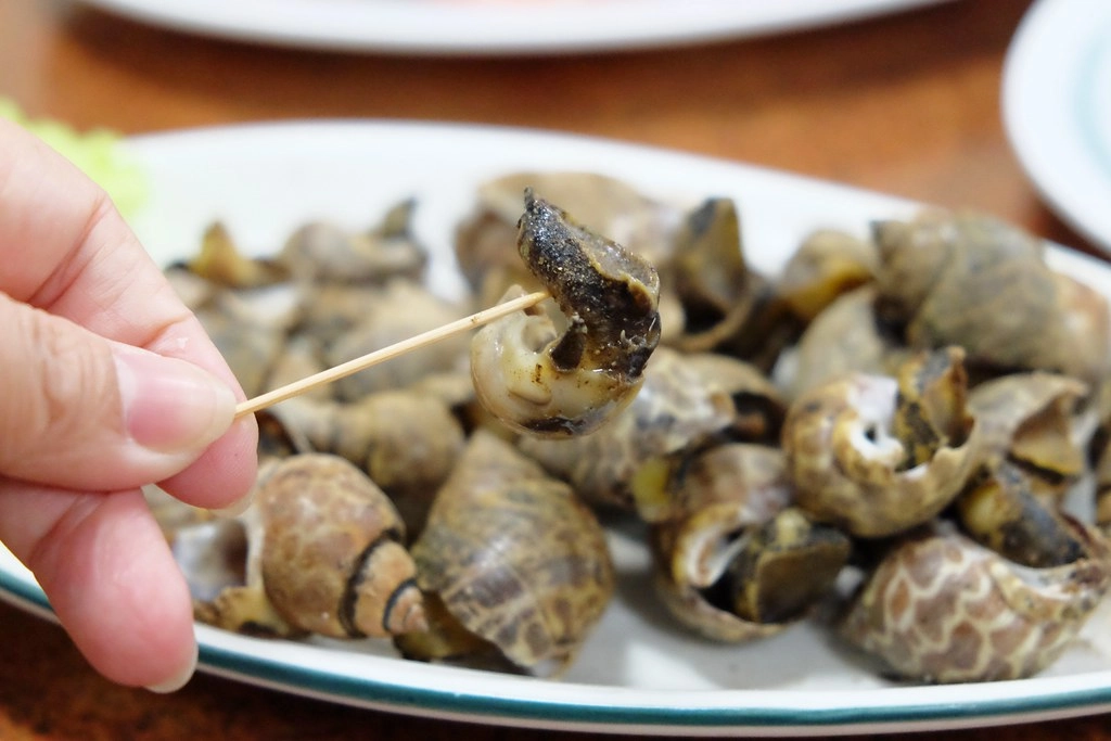 清水社口樓海鮮｜台中海線隱藏版美食，位置低調餐點卻不低調的海鮮餐廳 @飛天璇的口袋