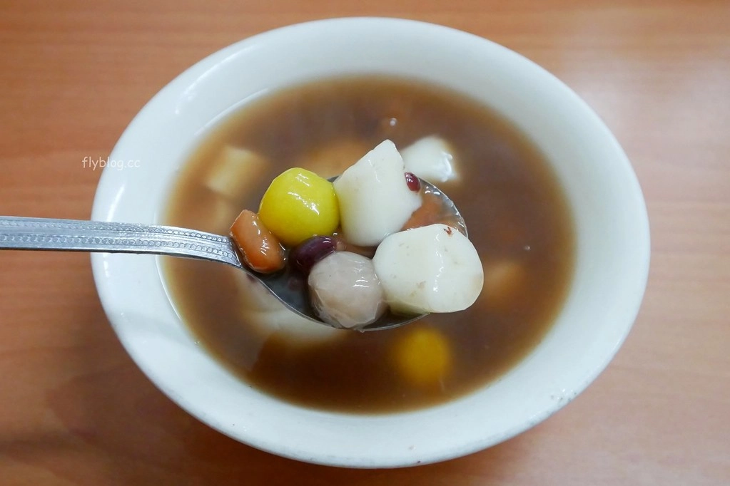 嘉義東區｜劉湯圓甜酒釀燒冷冰．嘉義老字號湯圓專賣店，手工製作冷熱都好吃 @飛天璇的口袋