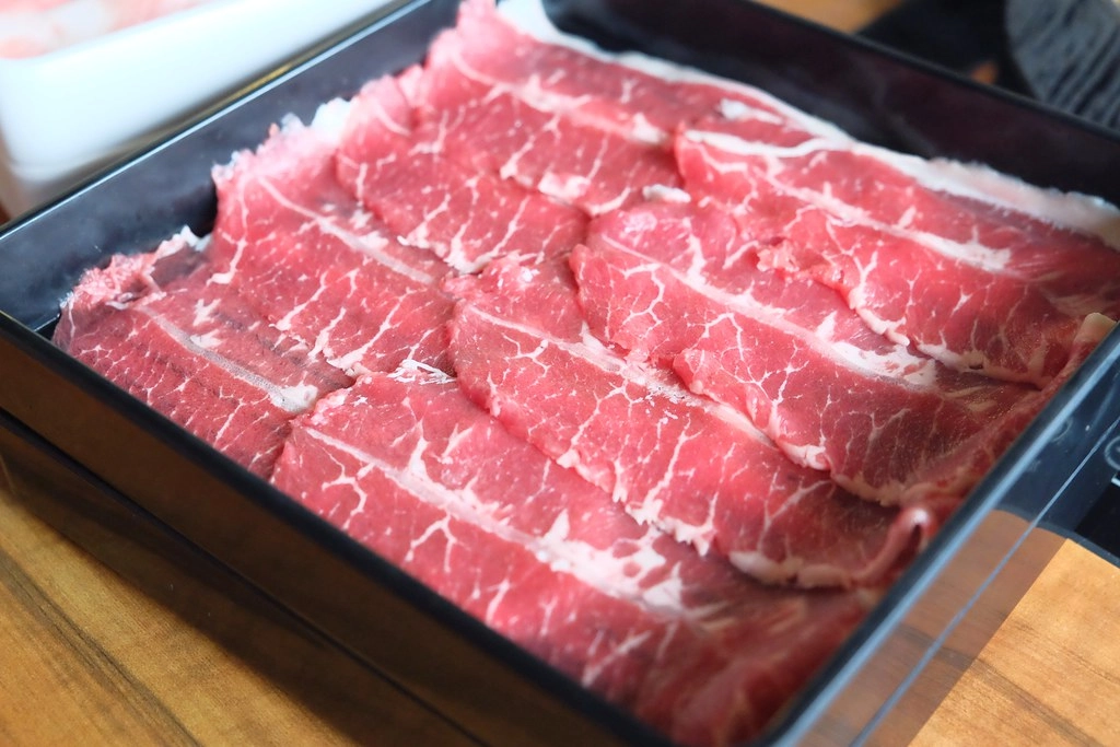 煲參參壽喜燒鍋物專門店：$389元以上吃到飽，10種湯頭特製湯頭、 M9澳洲黑毛和牛、特級松阪豬、波斯頓龍蝦等高級食材 @飛天璇的口袋