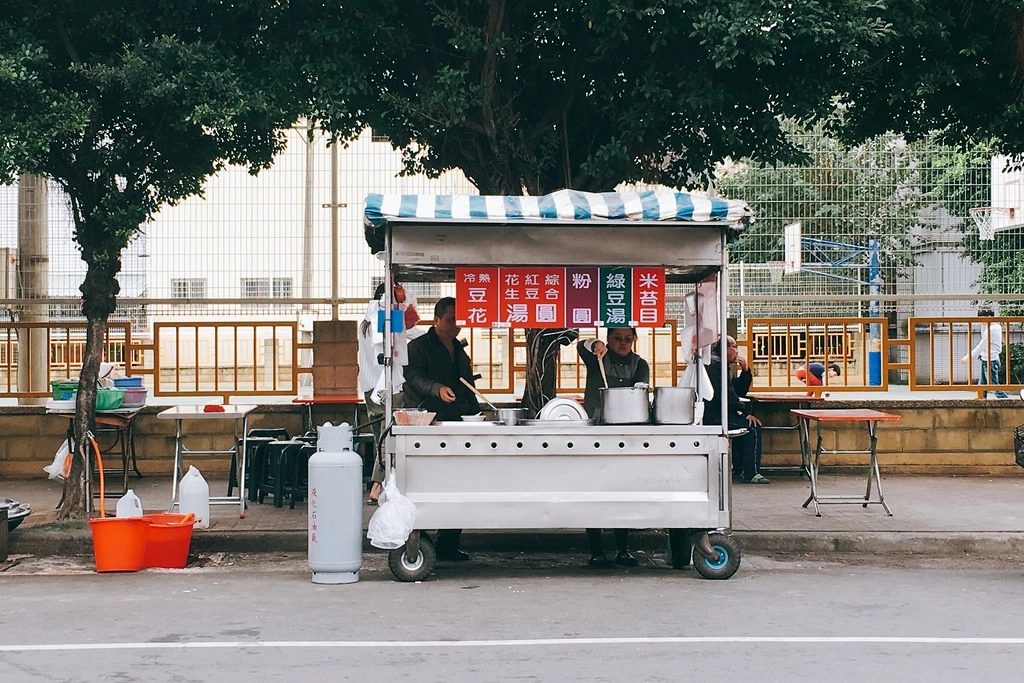 台中小鎮豆花｜太平長億加油站對面，在地30年的傳統小吃美食 @飛天璇的口袋