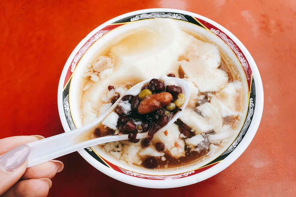 台中小鎮豆花｜太平長億加油站對面，在地30年的傳統小吃美食 @飛天璇的口袋