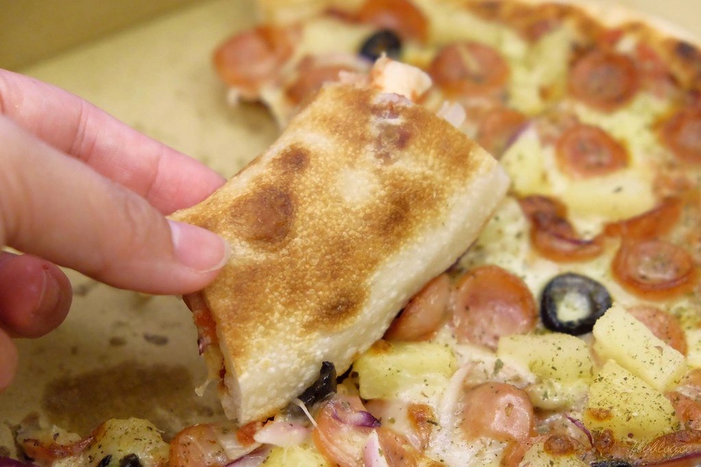 掐手披薩：外皮軟Q料好實在的披薩，北屯民俗公園附近美食，Foodpanda和Ubereats也很方便 @飛天璇的口袋