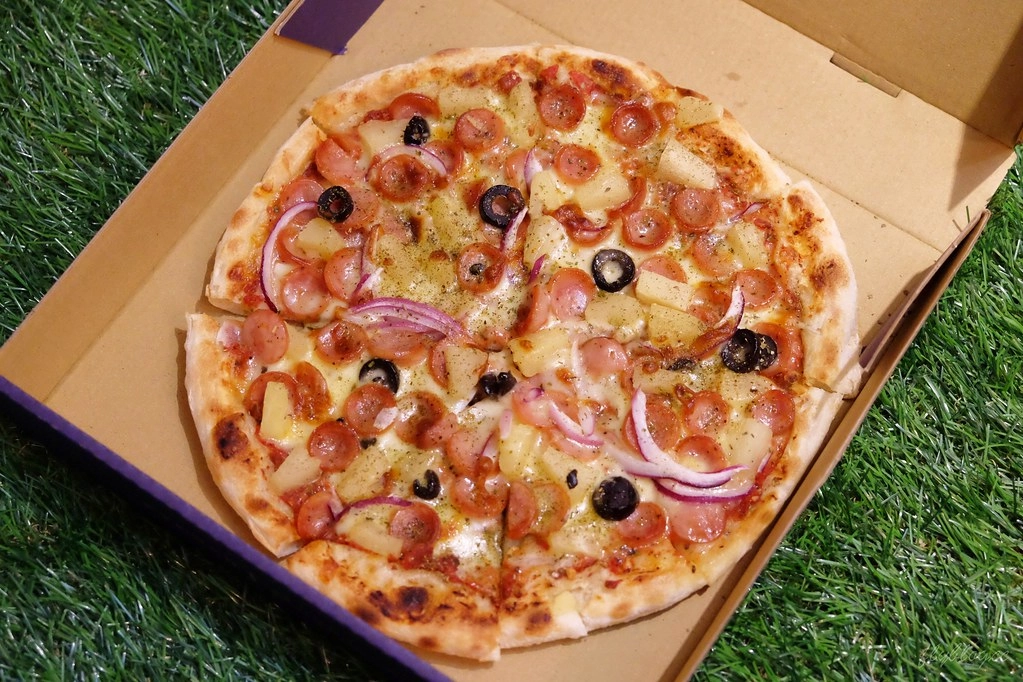 掐手披薩：外皮軟Q料好實在的披薩，北屯民俗公園附近美食，Foodpanda和Ubereats也很方便 @飛天璇的口袋