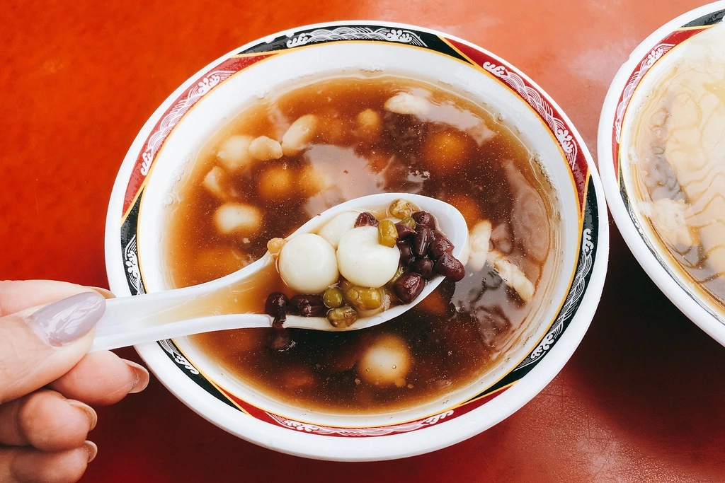 台中小鎮豆花｜太平長億加油站對面，在地30年的傳統小吃美食 @飛天璇的口袋