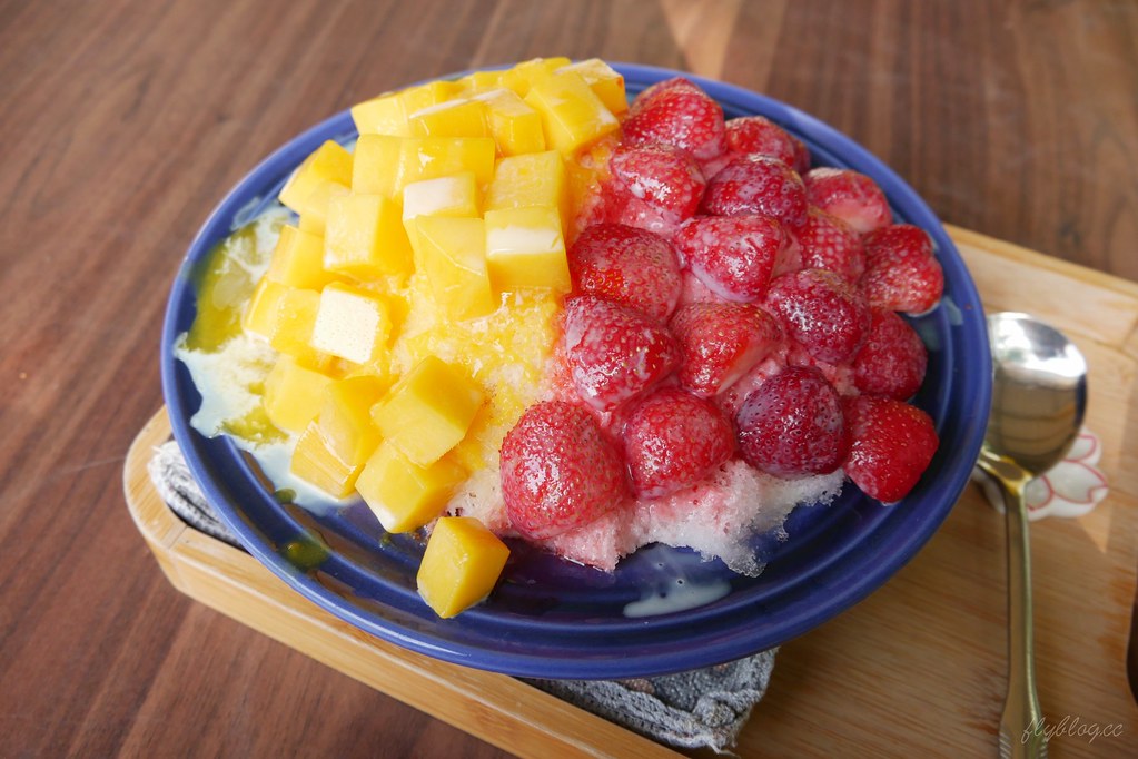 芒果樹食在手作冰菓舖：貨櫃屋庭園造景冰品店，推薦季節限定草莓芒果冰 @飛天璇的口袋