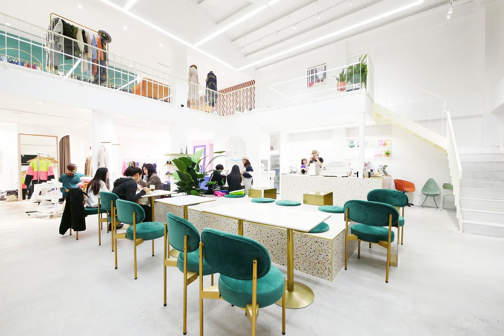 【台中南屯】Stunning Cafe，台中韓風好拍網美店，結合服飾店與咖啡館，環境和餐點都很可愛 @飛天璇的口袋