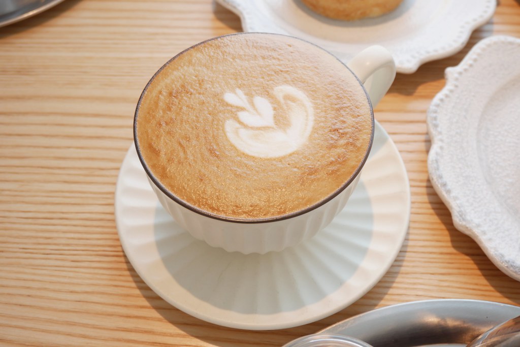 【台中西屯】堁夏咖啡  caf&eacute; crotchet，坐擁台中七期最美窗景的咖啡館，坐在台中歌劇院觀看夏綠地公園美景 @飛天璇的口袋