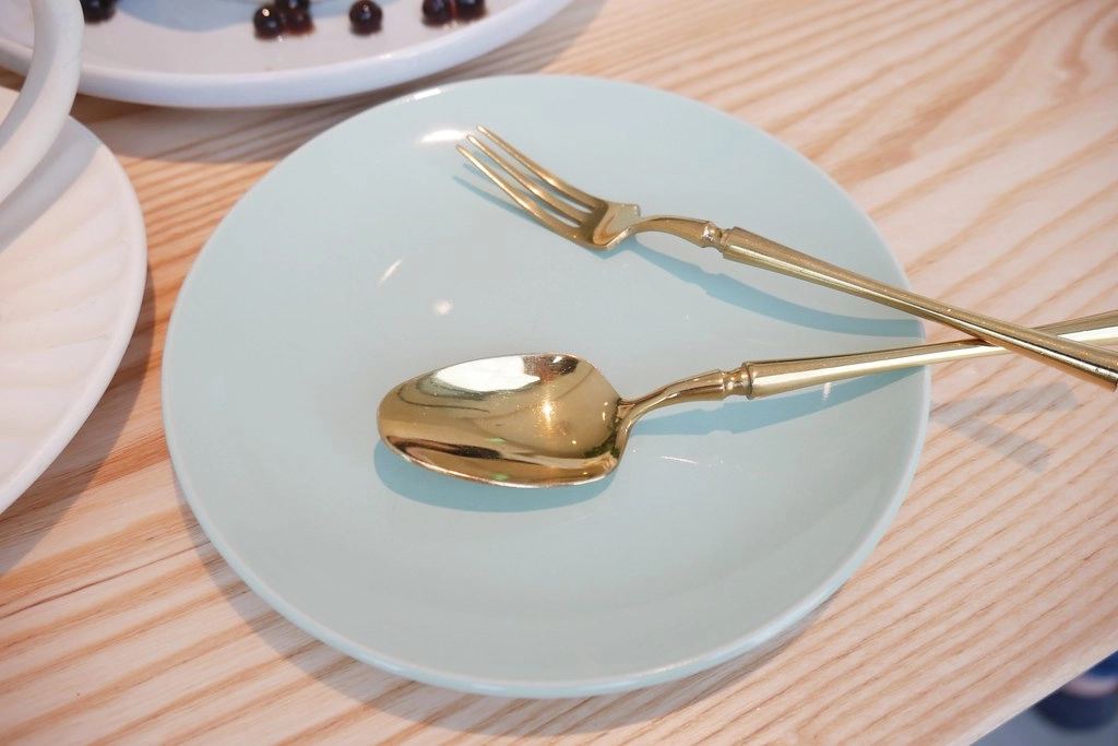 【台中西屯】堁夏咖啡  caf&eacute; crotchet，坐擁台中七期最美窗景的咖啡館，坐在台中歌劇院觀看夏綠地公園美景 @飛天璇的口袋