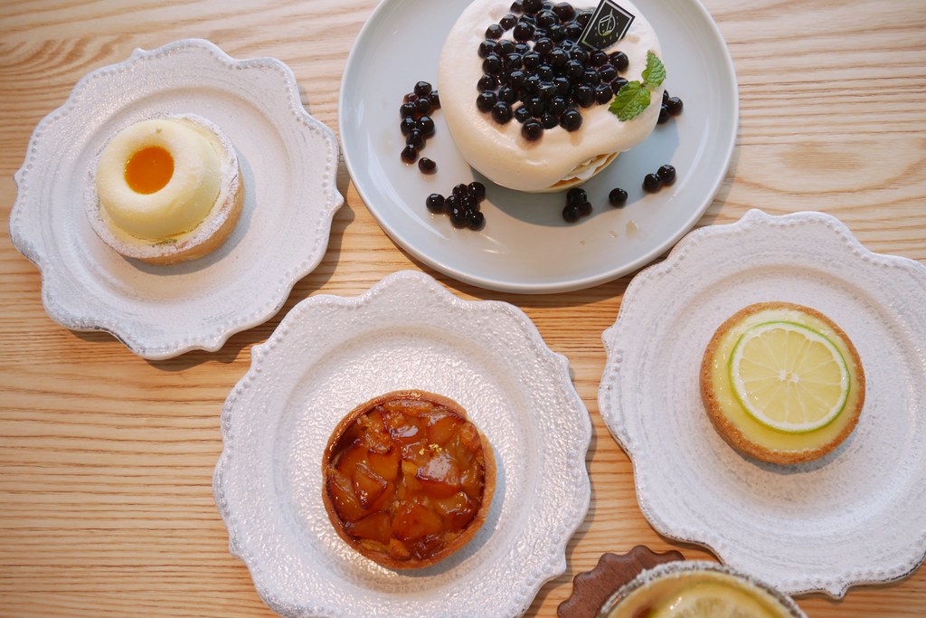 【台中西屯】堁夏咖啡  caf&eacute; crotchet，坐擁台中七期最美窗景的咖啡館，坐在台中歌劇院觀看夏綠地公園美景 @飛天璇的口袋