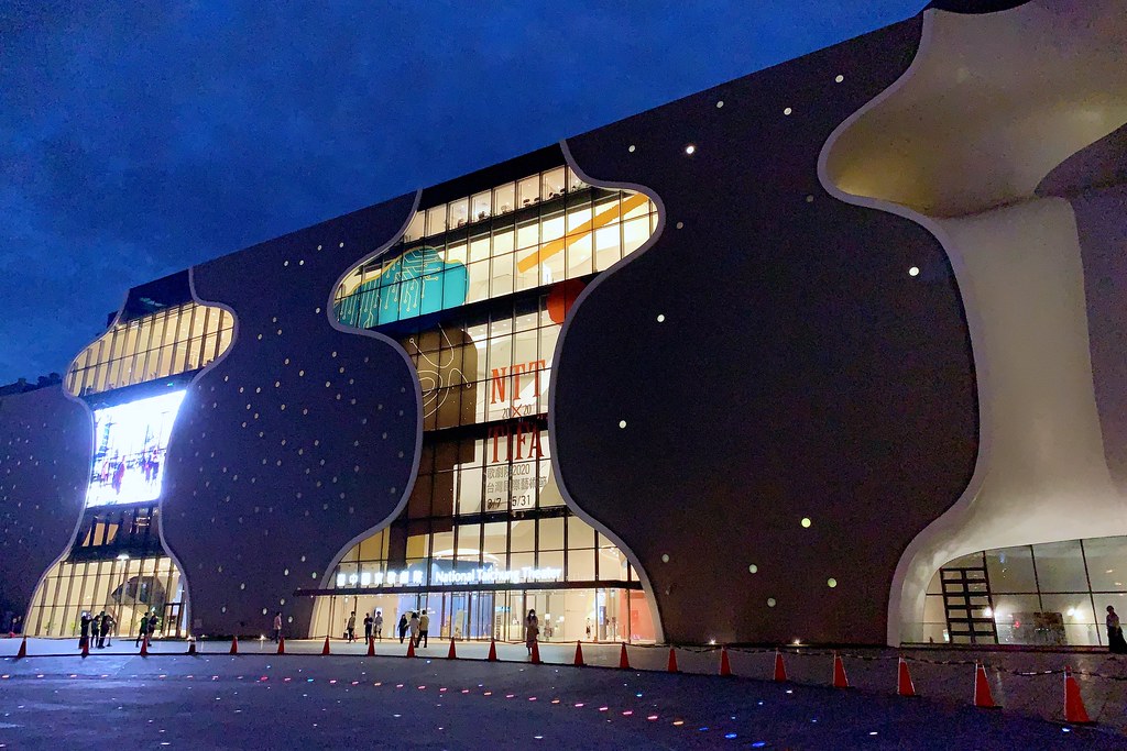 【台中西屯】堁夏咖啡  caf&eacute; crotchet，坐擁台中七期最美窗景的咖啡館，坐在台中歌劇院觀看夏綠地公園美景 @飛天璇的口袋