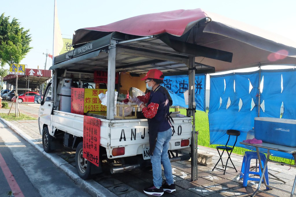 台中潭子｜蛋包蔥炸蛋蔥油餅．一天只營業4.5小時，崇德路大豐路口，一口咬下滿滿的青蔥 @飛天璇的口袋