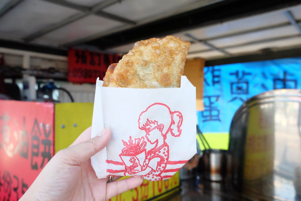 台中潭子｜蛋包蔥炸蛋蔥油餅．一天只營業4.5小時，崇德路大豐路口，一口咬下滿滿的青蔥 @飛天璇的口袋