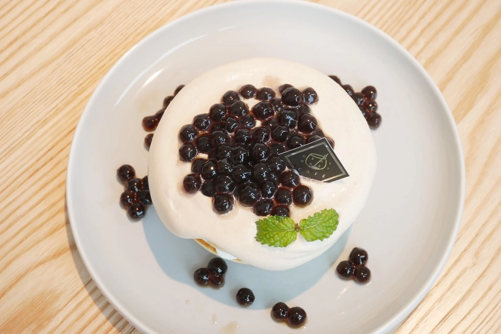 【台中西屯】堁夏咖啡  caf&eacute; crotchet，坐擁台中七期最美窗景的咖啡館，坐在台中歌劇院觀看夏綠地公園美景 @飛天璇的口袋