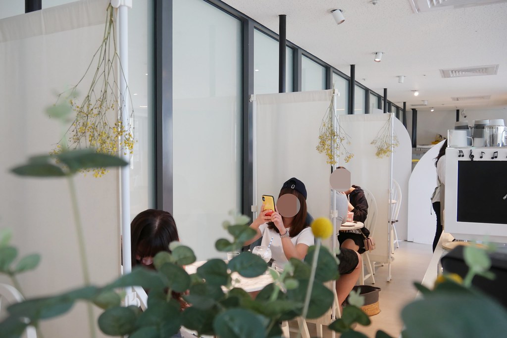 【台中西屯】堁夏咖啡  caf&eacute; crotchet，坐擁台中七期最美窗景的咖啡館，坐在台中歌劇院觀看夏綠地公園美景 @飛天璇的口袋