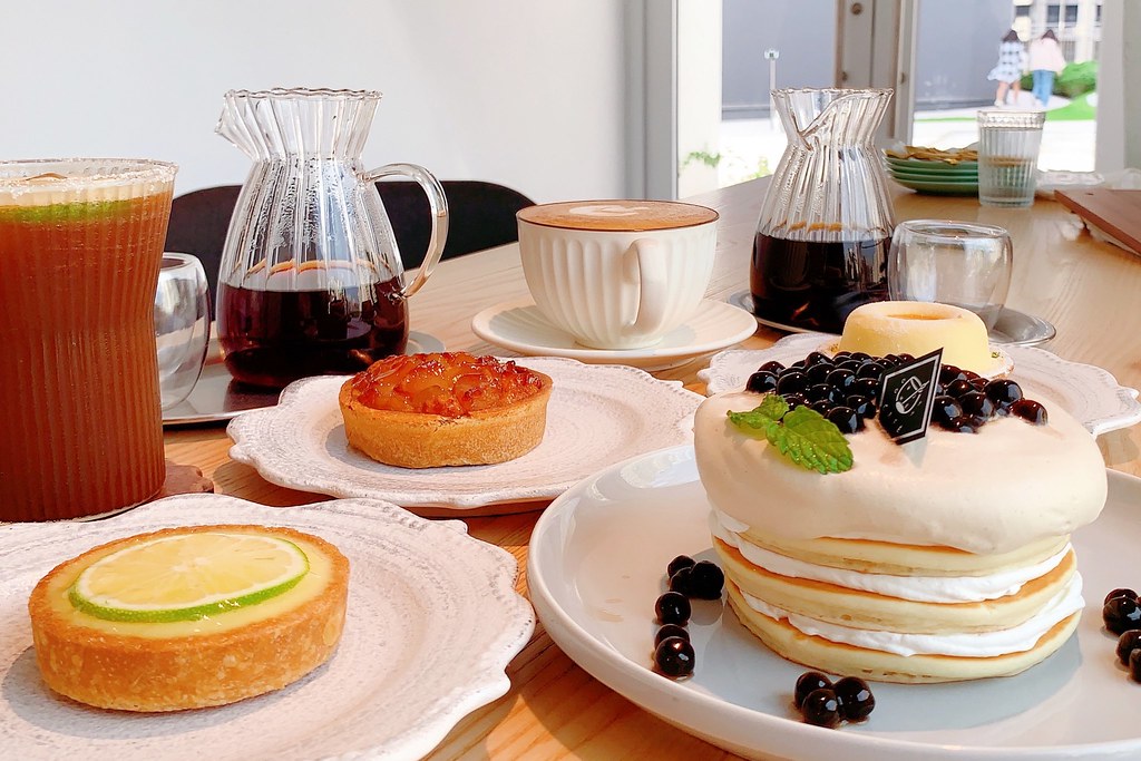 【台中西屯】堁夏咖啡  caf&eacute; crotchet，坐擁台中七期最美窗景的咖啡館，坐在台中歌劇院觀看夏綠地公園美景 @飛天璇的口袋