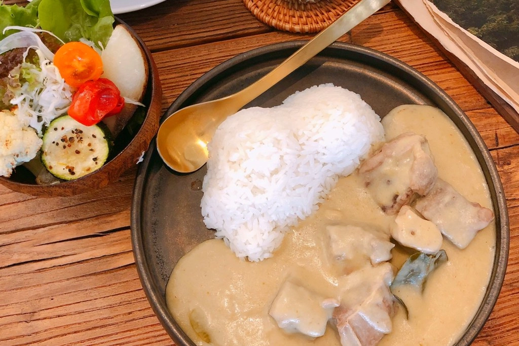 台中南屯｜山色 Shāns&egrave;．隱身於台中黎明新村裡，充滿文青風的泰式咖哩店 @飛天璇的口袋