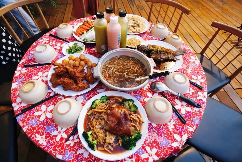 卓也小屋藏山館｜在園區賞桐花和螢火蟲，再體驗客家辦桌料理 @飛天璇的口袋