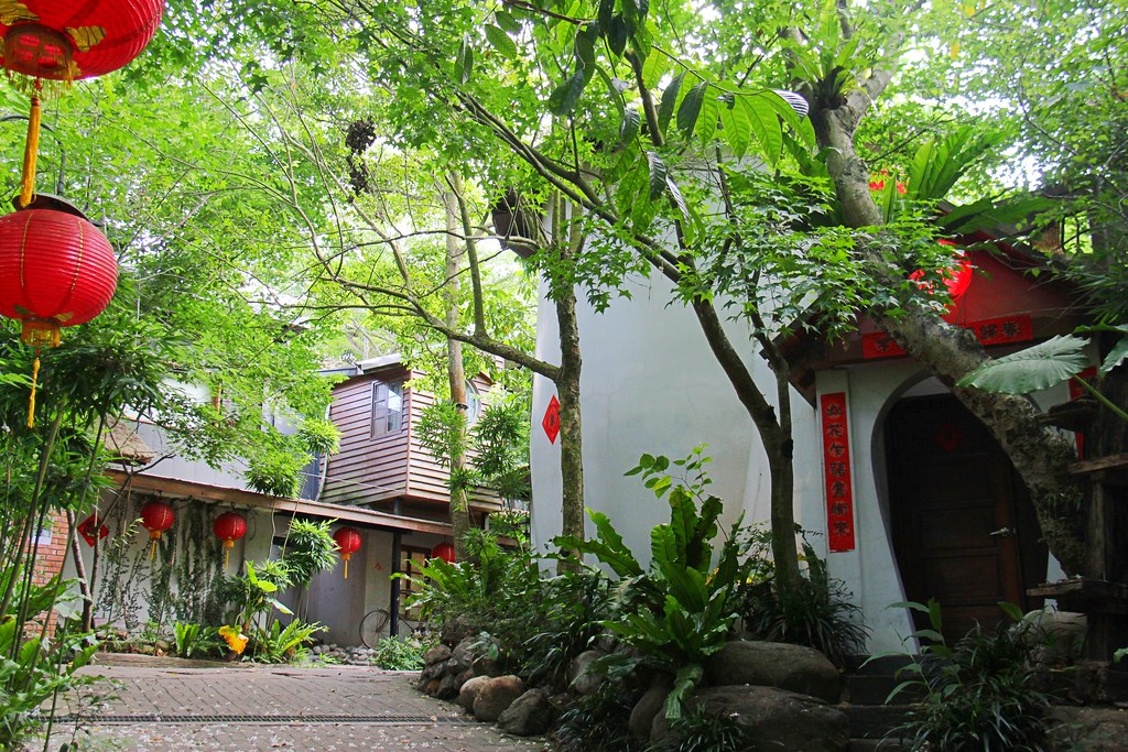 卓也小屋藏山館｜在園區賞桐花和螢火蟲，再體驗客家辦桌料理 @飛天璇的口袋